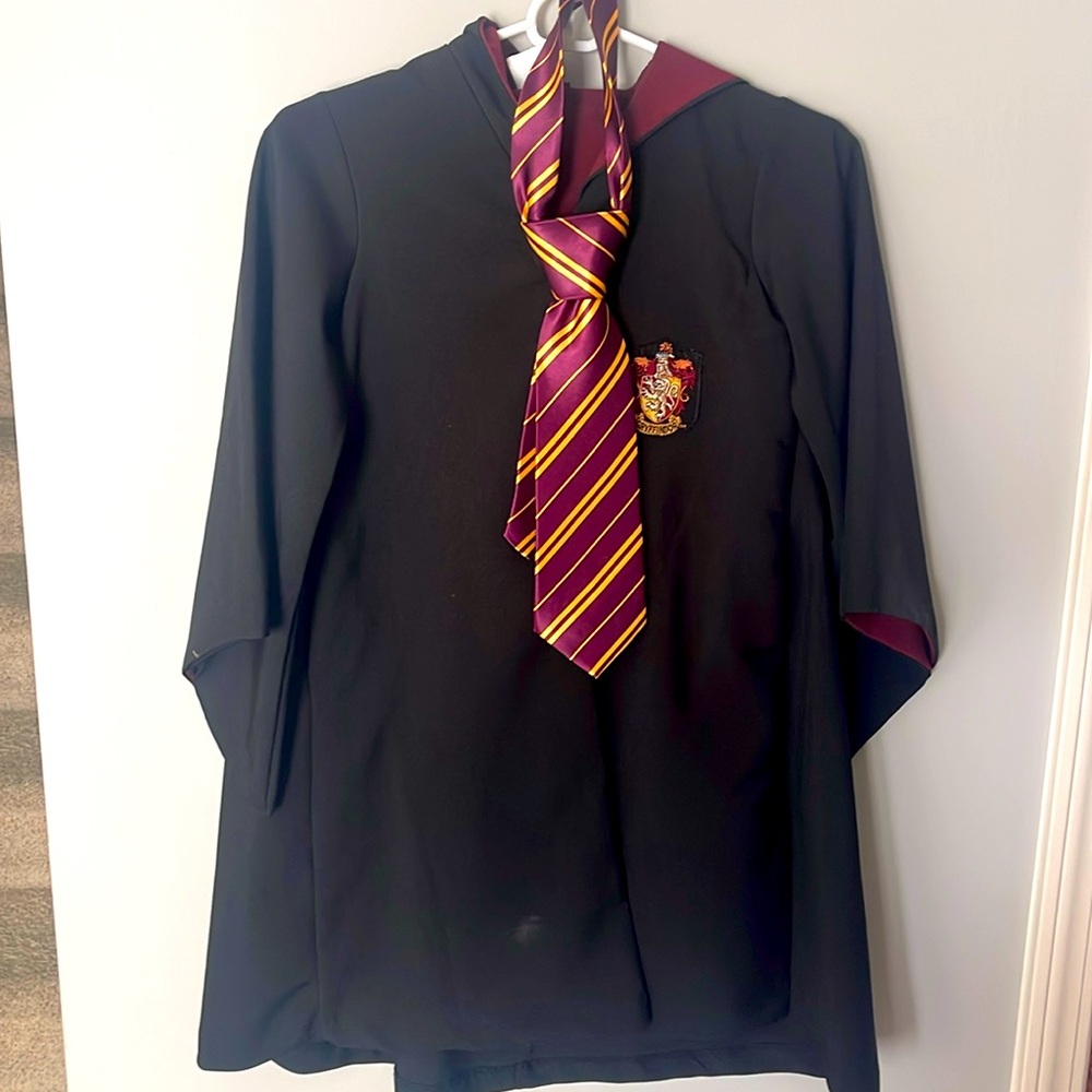 Official Wizarding World of Harry Potter Gryffindor Cape with Tie, Size XXXXS